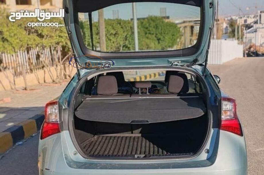Prius Toyota أخضر