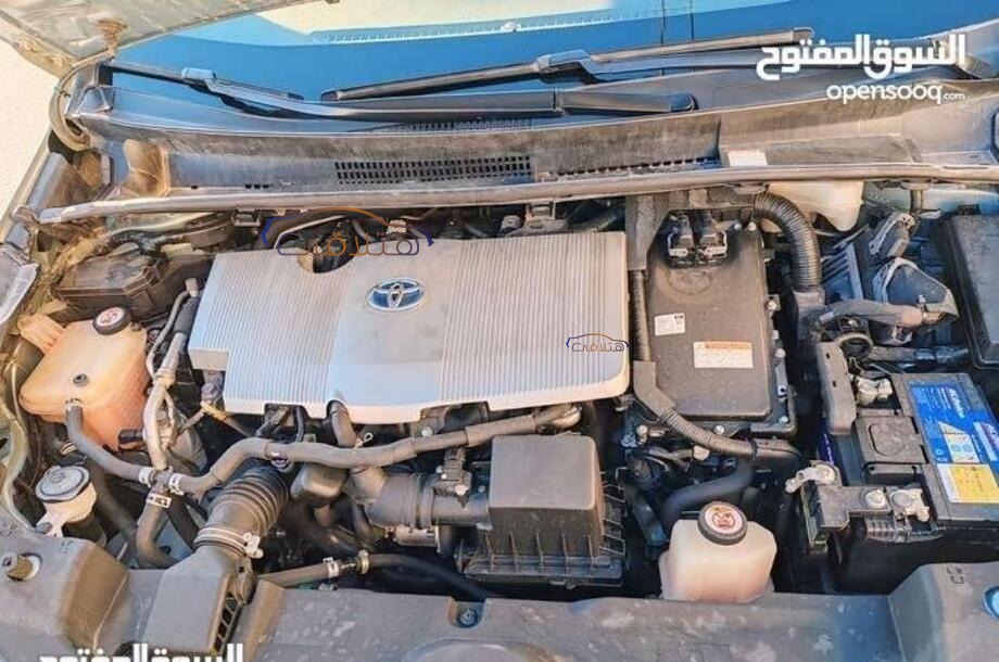 Prius Toyota أخضر