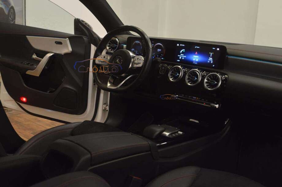 CLA 200 Mercedes أبيض
