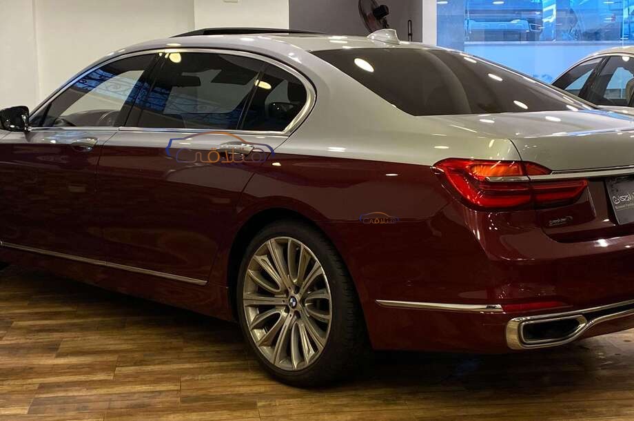 740 BMW احمر غامق