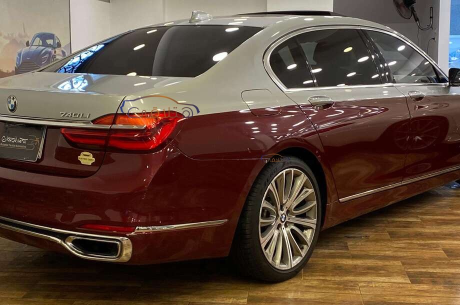740 BMW احمر غامق