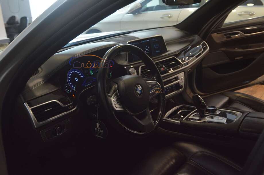 740 BMW احمر غامق