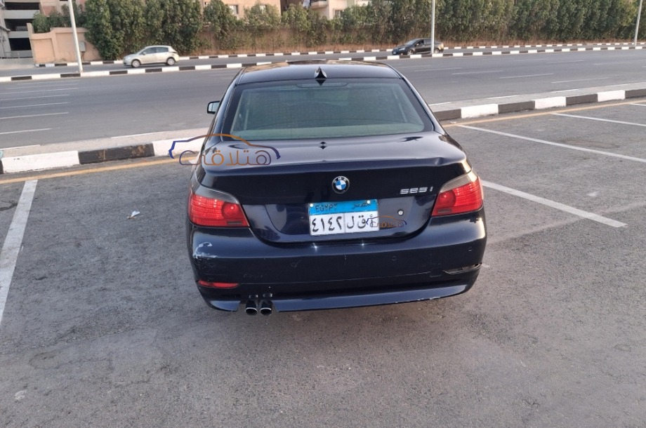 525 BMW الأزرق الداكن