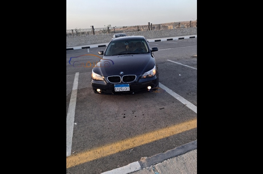 525 BMW الأزرق الداكن