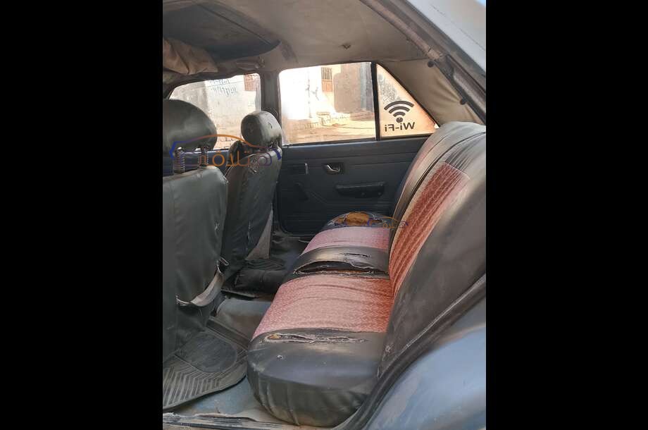 305 Peugeot أزرق