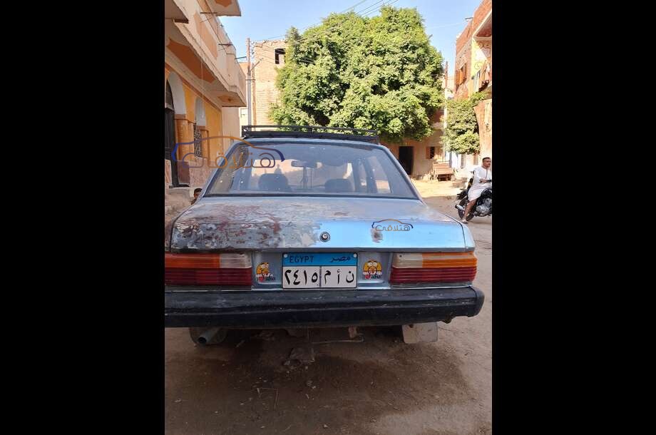 305 Peugeot أزرق