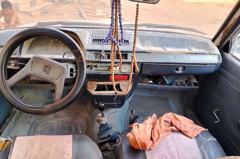 305 Peugeot أزرق