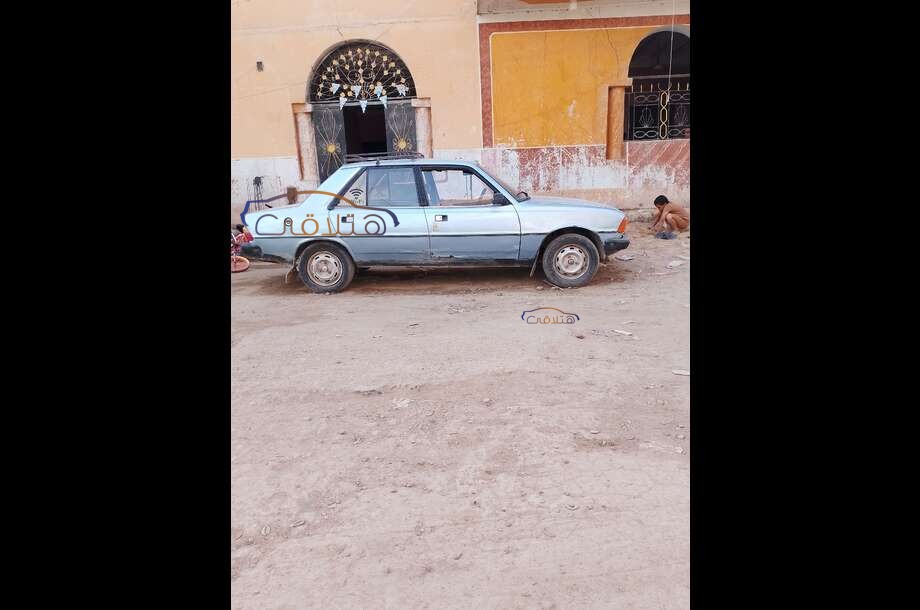 305 Peugeot أزرق