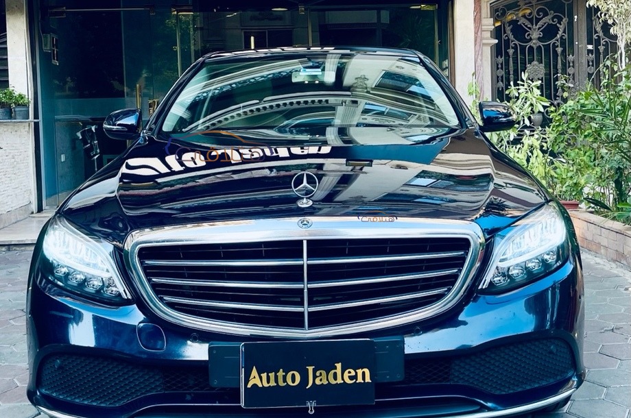 C 200 Mercedes الأزرق الداكن