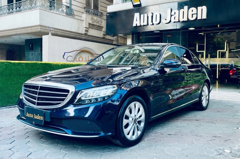 C 200 Mercedes الأزرق الداكن