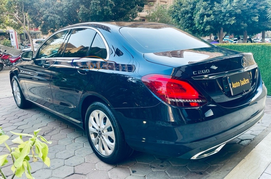 C 200 Mercedes الأزرق الداكن