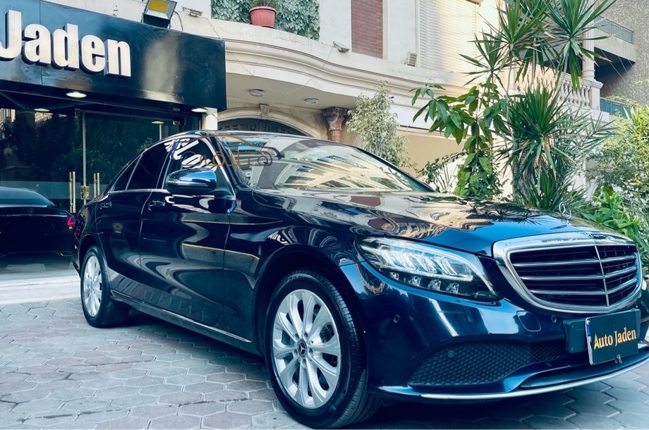 C 200 Mercedes الأزرق الداكن