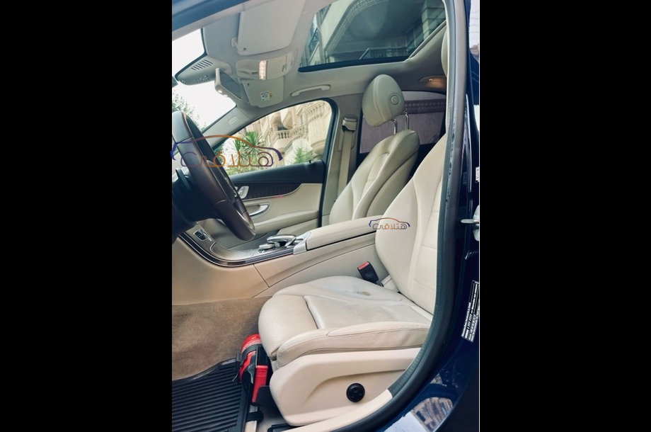 C 200 Mercedes الأزرق الداكن
