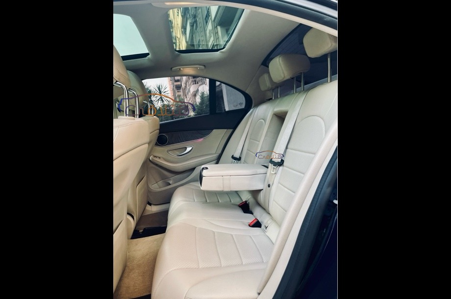 C 200 Mercedes الأزرق الداكن