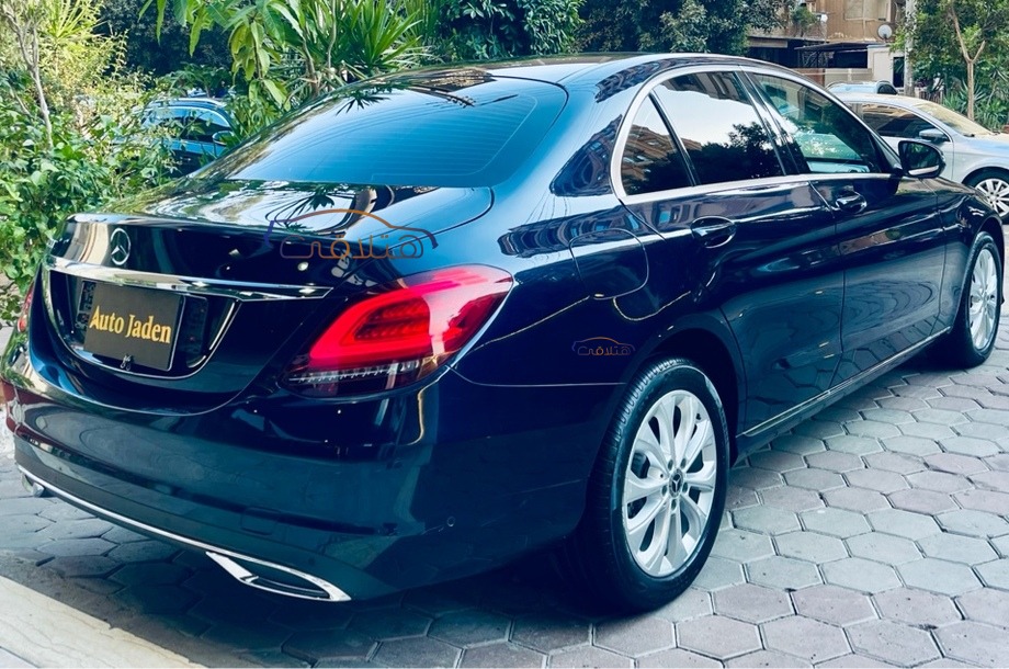 C 200 Mercedes الأزرق الداكن