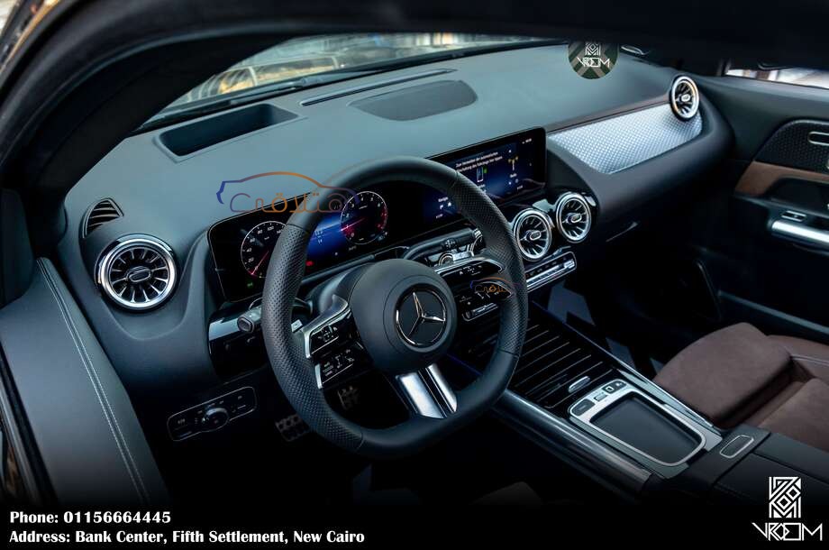 GLA Mercedes أسود