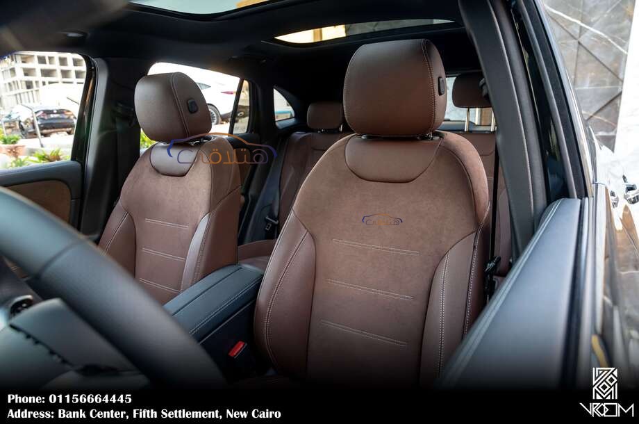 GLA Mercedes أسود