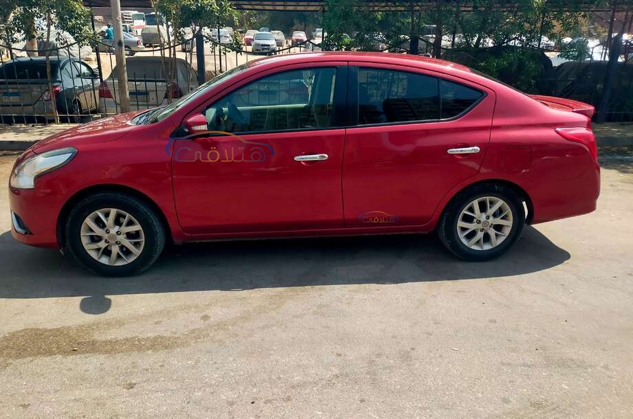 Sunny Nissan احمر