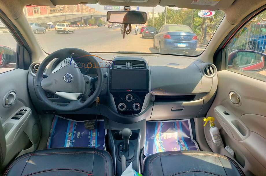 Sunny Nissan احمر