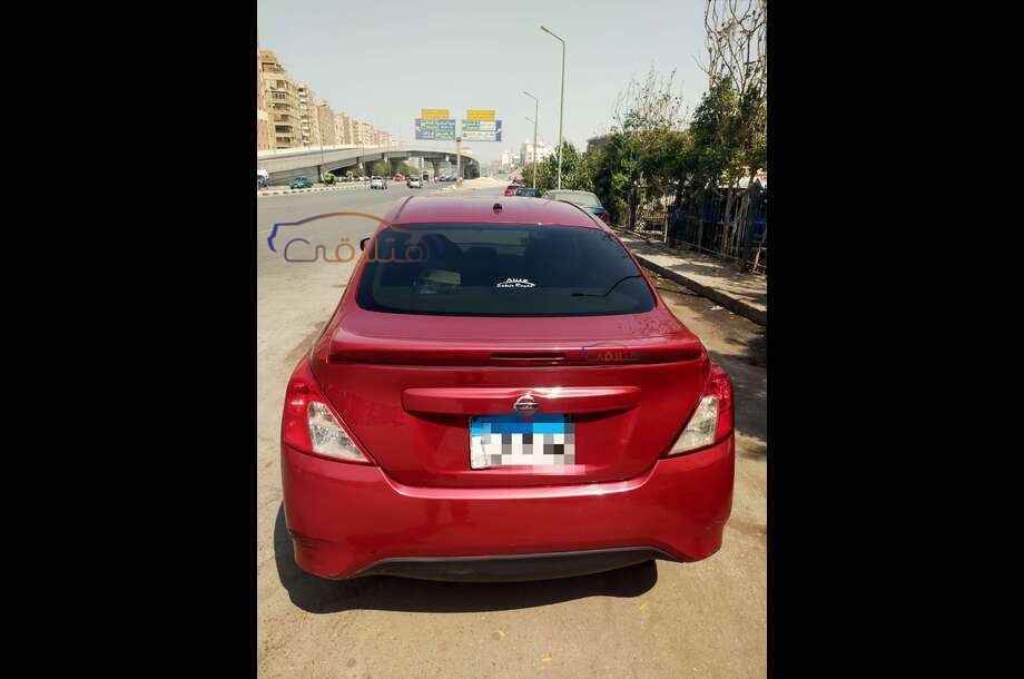 Sunny Nissan احمر