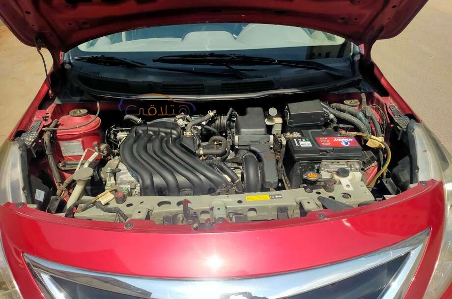 Sunny Nissan احمر