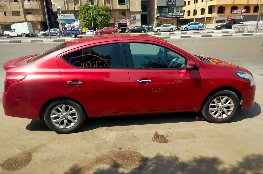 Sunny Nissan احمر