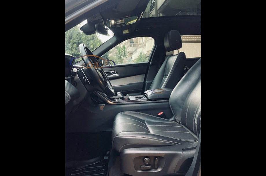 Velar Land Rover أسود