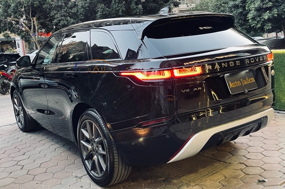Velar Land Rover أسود