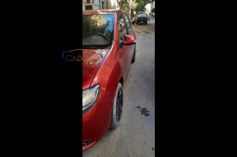 Logan Renault احمر