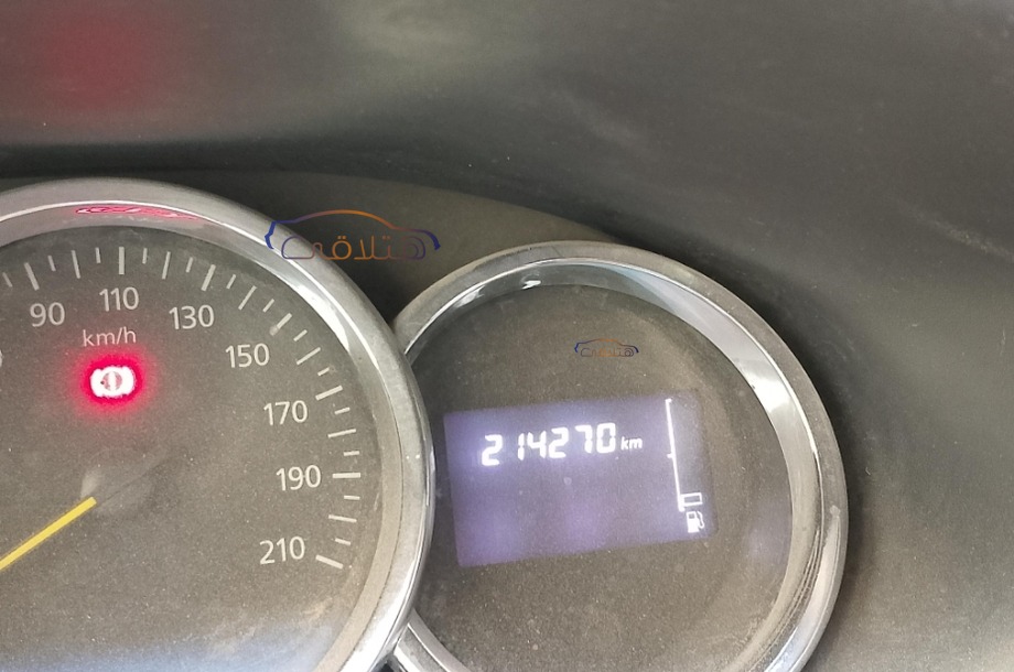 Logan Renault احمر