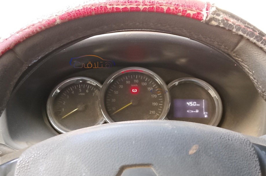 Logan Renault احمر