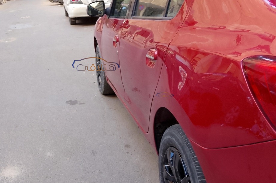 Logan Renault احمر