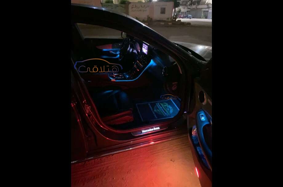 C 180 Mercedes أسود