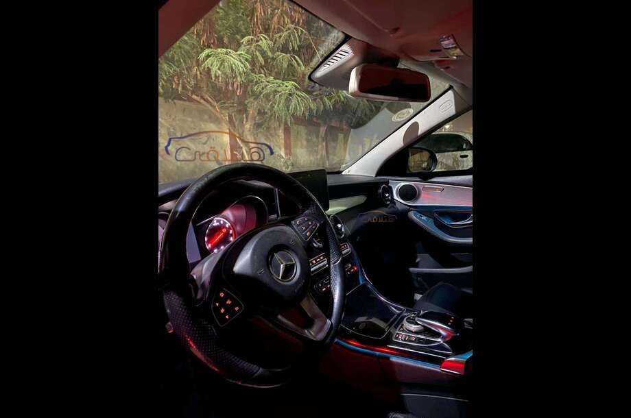 C 180 Mercedes أسود