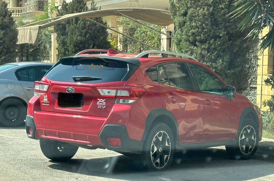 XV Subaru احمر