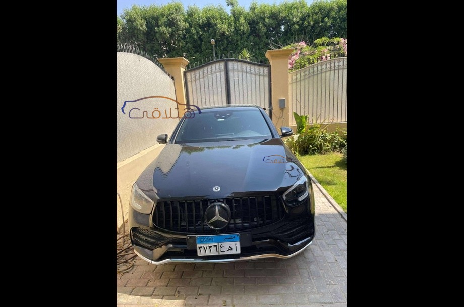 GLC 300 Mercedes أسود