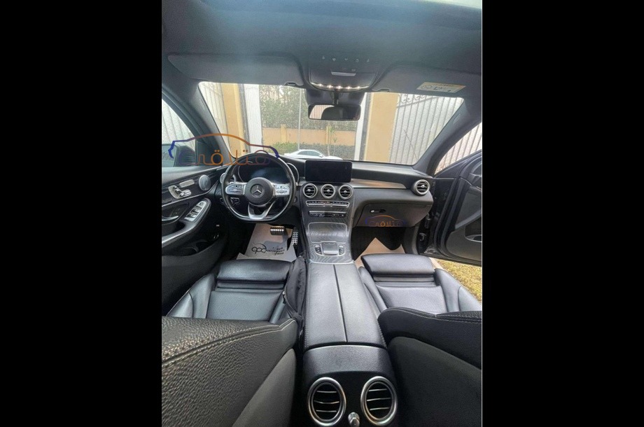 GLC 300 Mercedes أسود