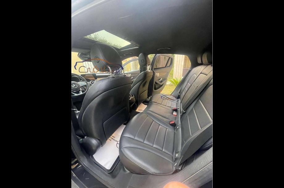 GLC 300 Mercedes أسود