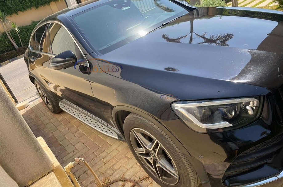 GLC 300 Mercedes أسود