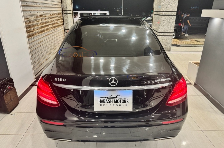 E 180 Mercedes أسود