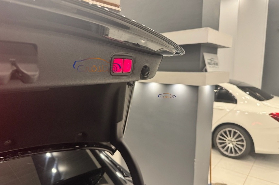 E 180 Mercedes أسود