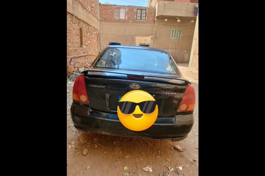 Verna Hyundai أسود