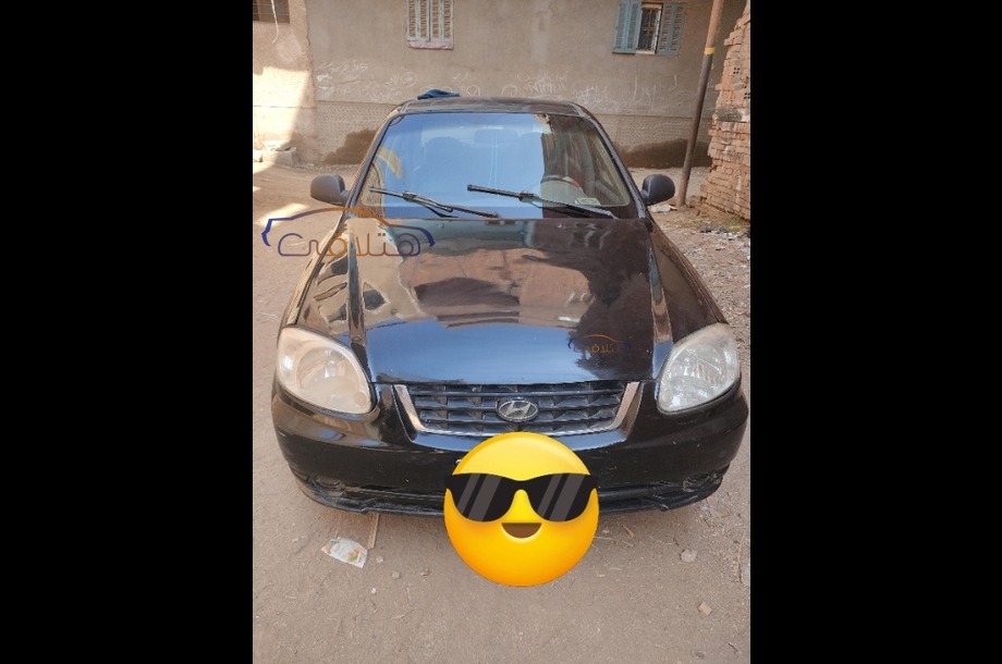 Verna Hyundai أسود