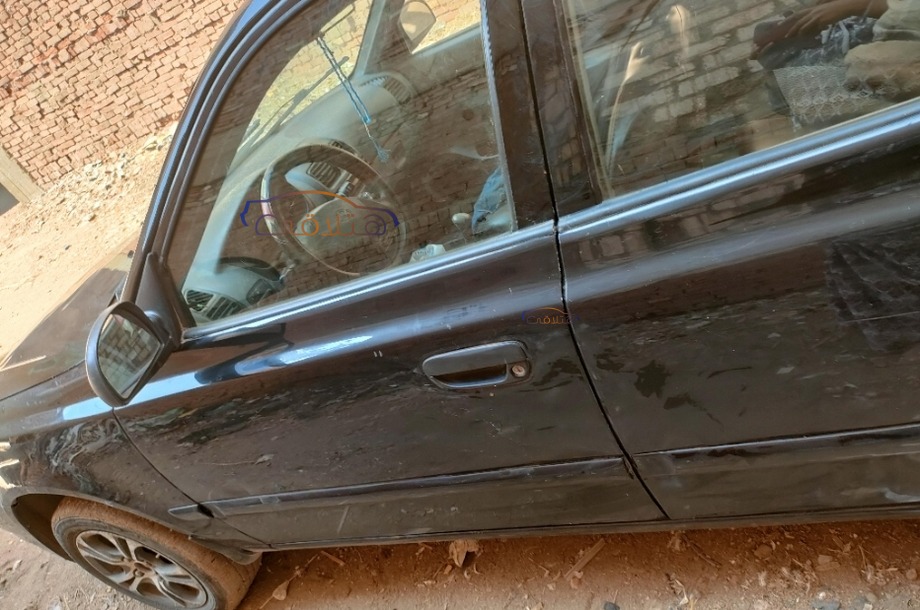 Verna Hyundai أسود