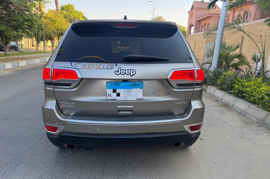 Grand Cherokee Jeep برونزي