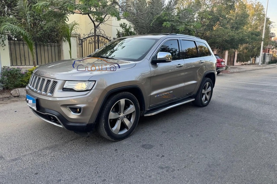 Grand Cherokee Jeep برونزي