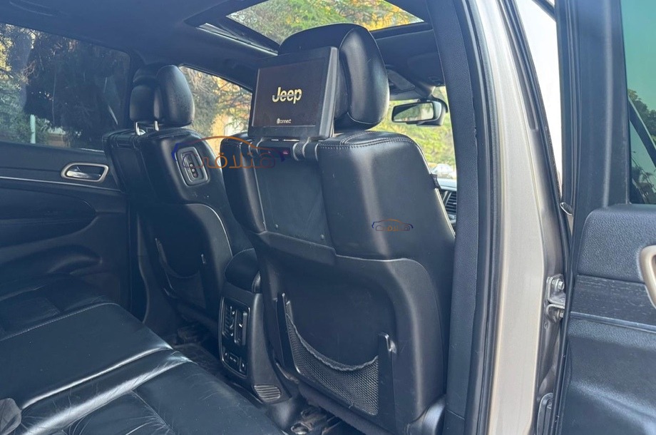 Grand Cherokee Jeep برونزي