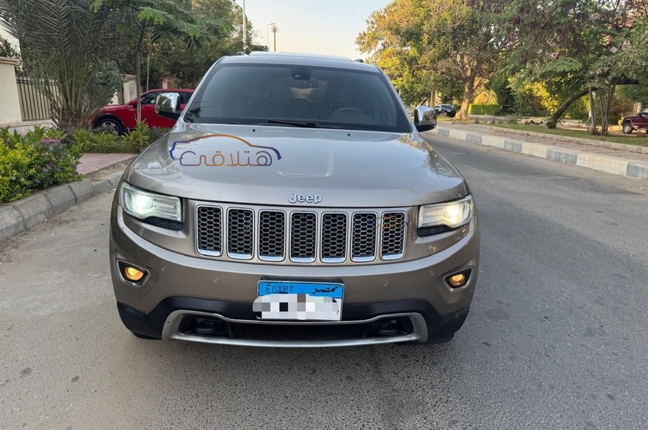 Grand Cherokee Jeep برونزي