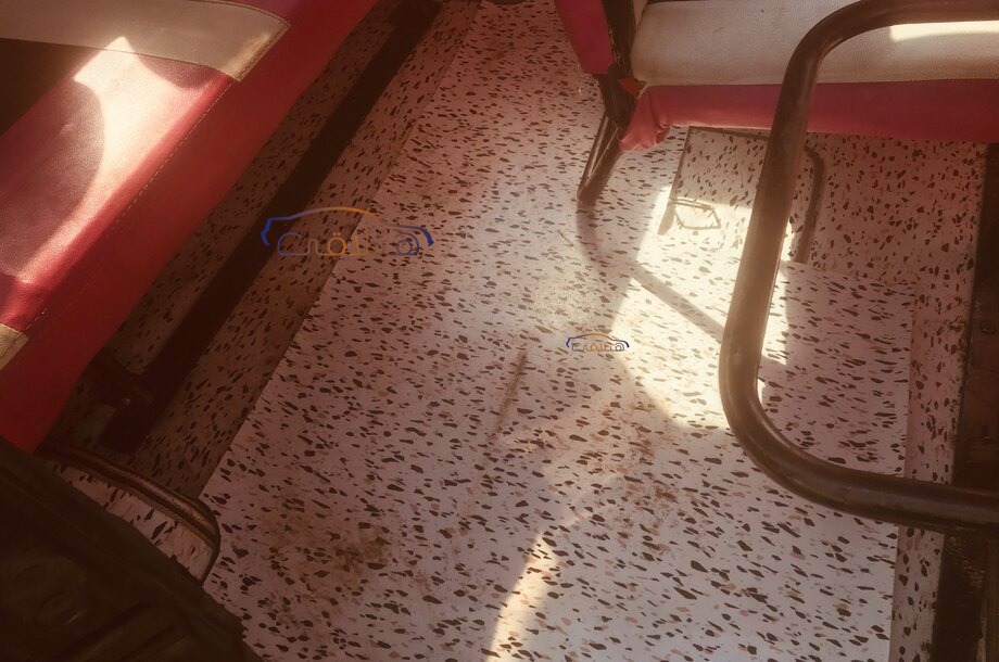 Van Suzuki احمر غامق