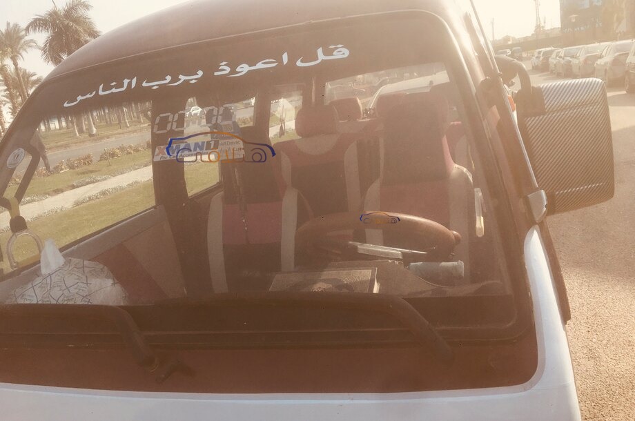 Van Suzuki احمر غامق